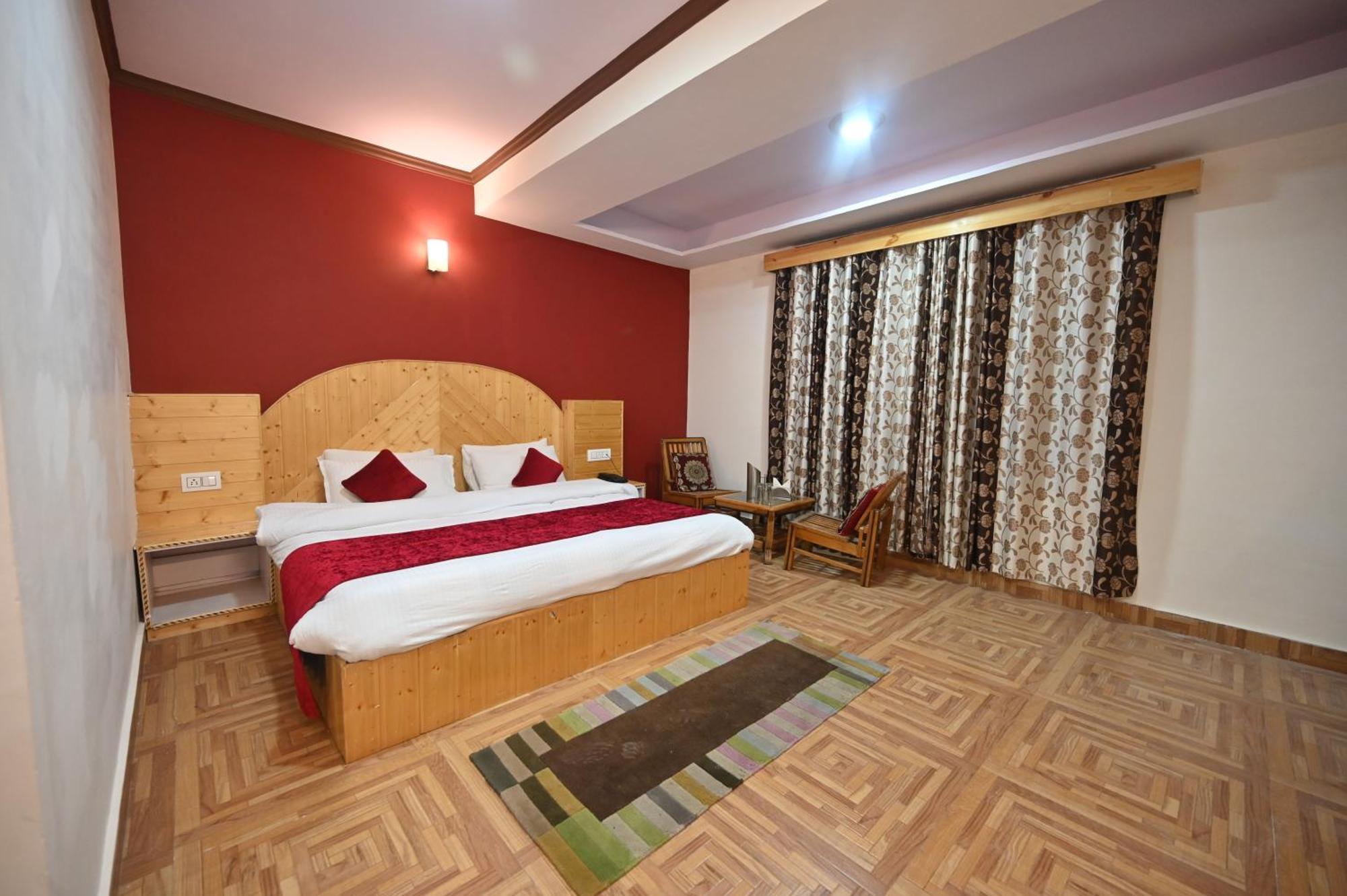 Krishana Cottage A Pure Veg !!!300 M From Hadimba Temple!!!Balcony Rooms!!!Veg Restaurant!!!Couple Friendly!!!Family Cottage!!! Manali  Exterior photo