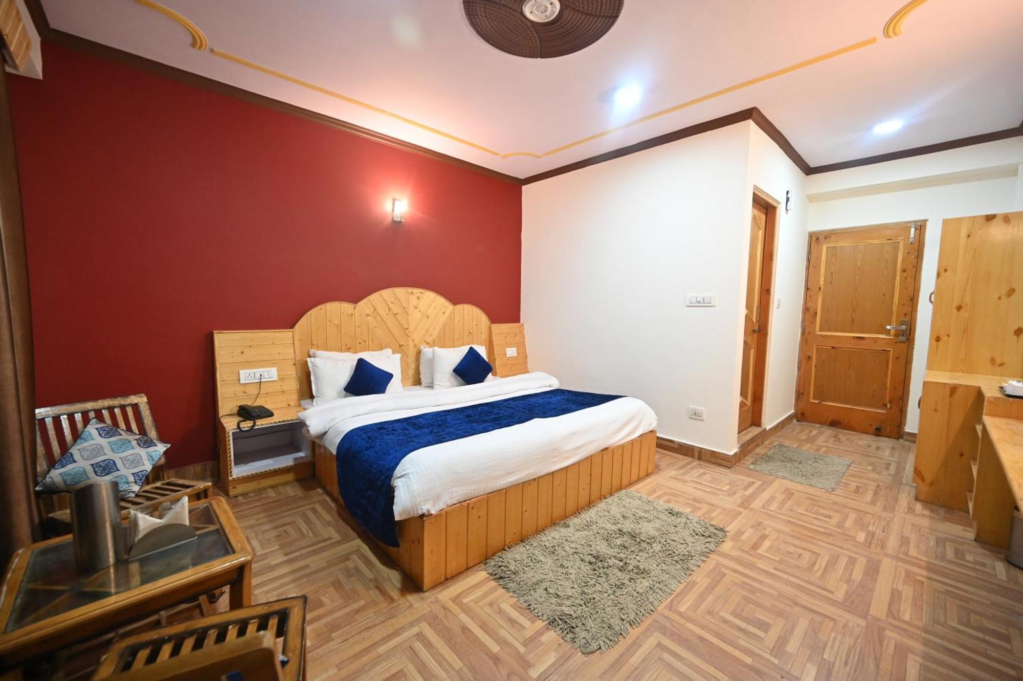 Krishana Cottage A Pure Veg !!!300 M From Hadimba Temple!!!Balcony Rooms!!!Veg Restaurant!!!Couple Friendly!!!Family Cottage!!! Manali  Exterior photo