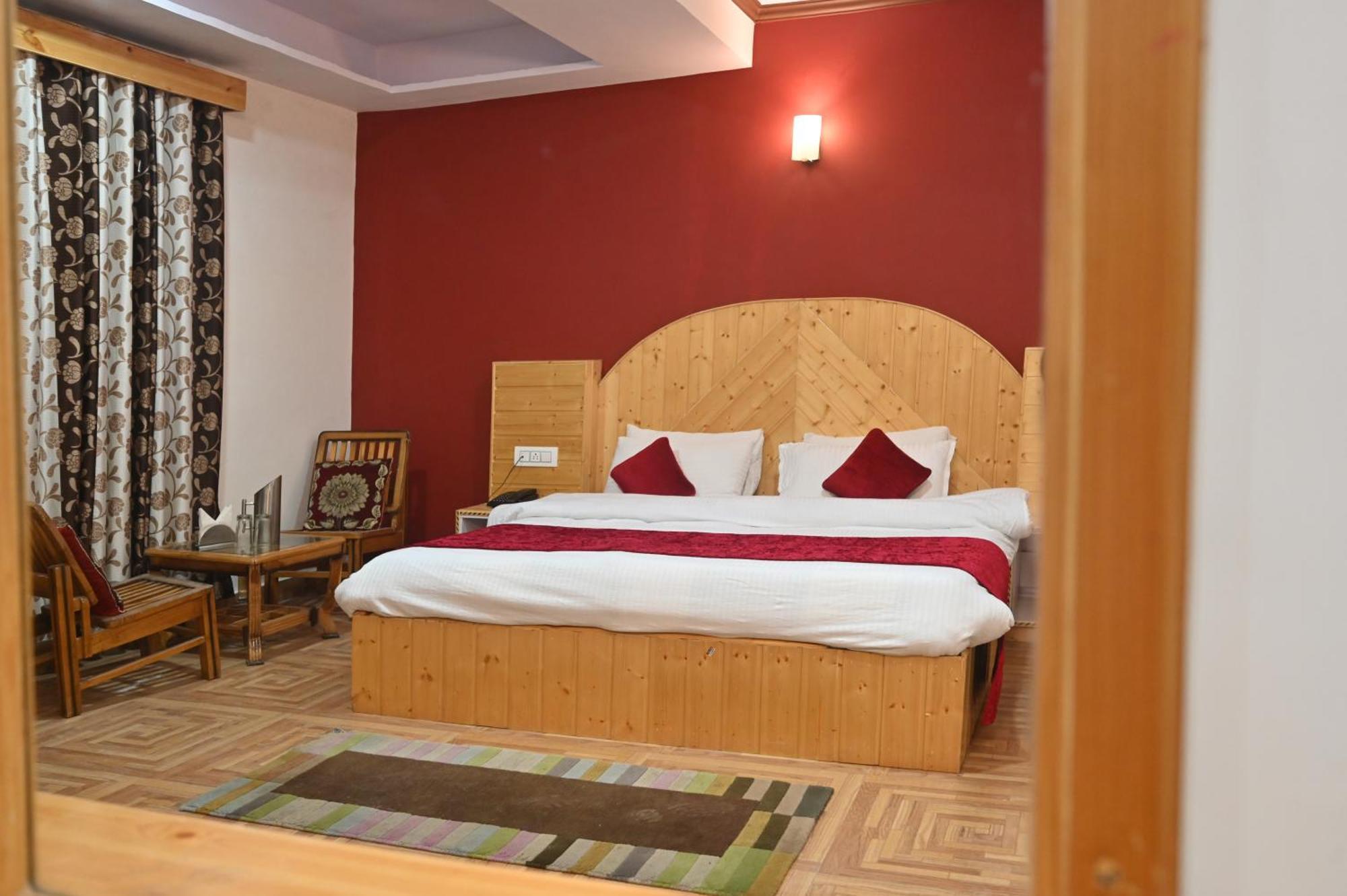 Krishana Cottage A Pure Veg !!!300 M From Hadimba Temple!!!Balcony Rooms!!!Veg Restaurant!!!Couple Friendly!!!Family Cottage!!! Manali  Exterior photo
