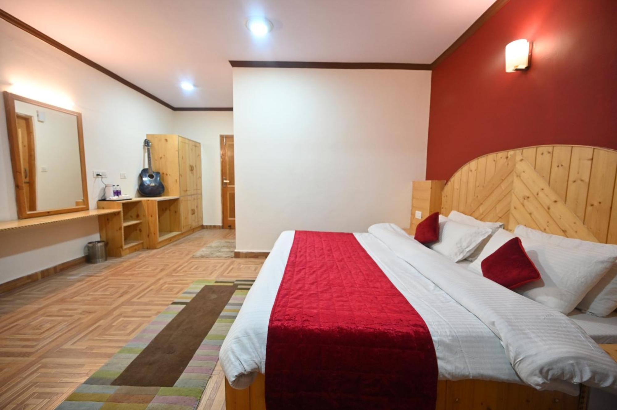 Krishana Cottage A Pure Veg !!!300 M From Hadimba Temple!!!Balcony Rooms!!!Veg Restaurant!!!Couple Friendly!!!Family Cottage!!! Manali  Exterior photo