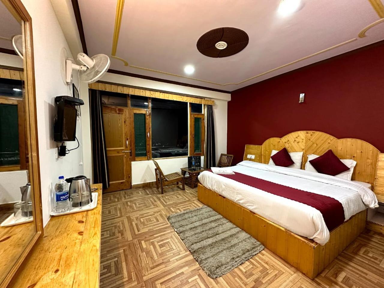Krishana Cottage A Pure Veg !!!300 M From Hadimba Temple!!!Balcony Rooms!!!Veg Restaurant!!!Couple Friendly!!!Family Cottage!!! Manali  Exterior photo